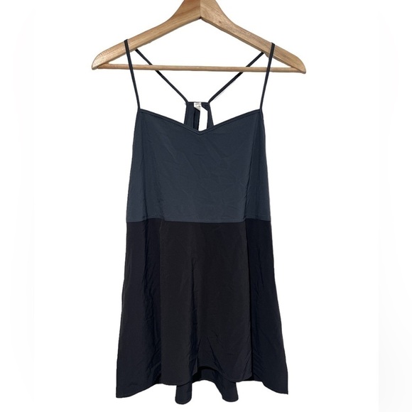 Lululemon Lab colour block shadow tank in grey/black - size 4 - Picture 3 of 10